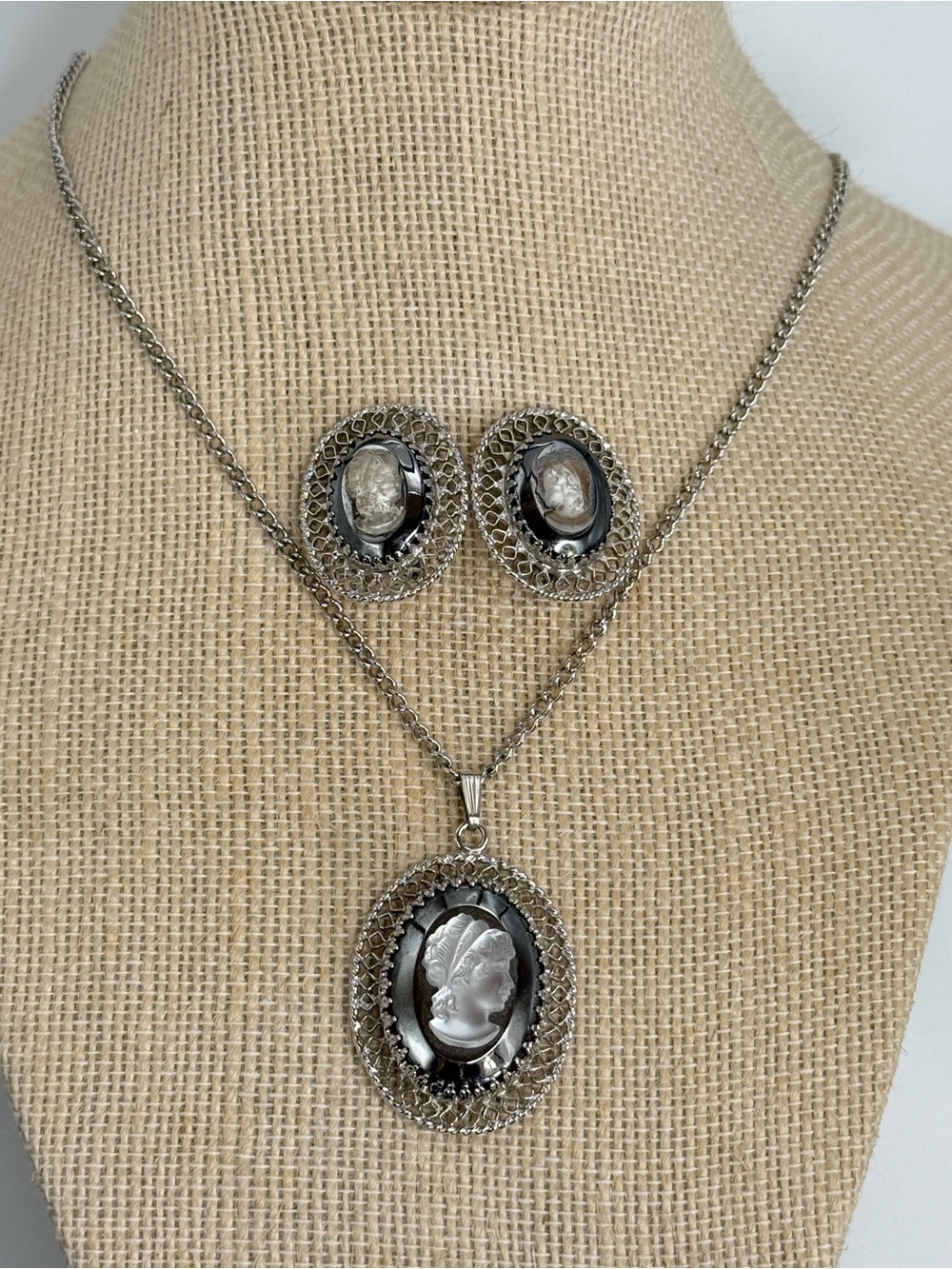 Vintage Whiting & Davis Silver Cameo Necklace Clip-On Earrings Intaglio Cameo